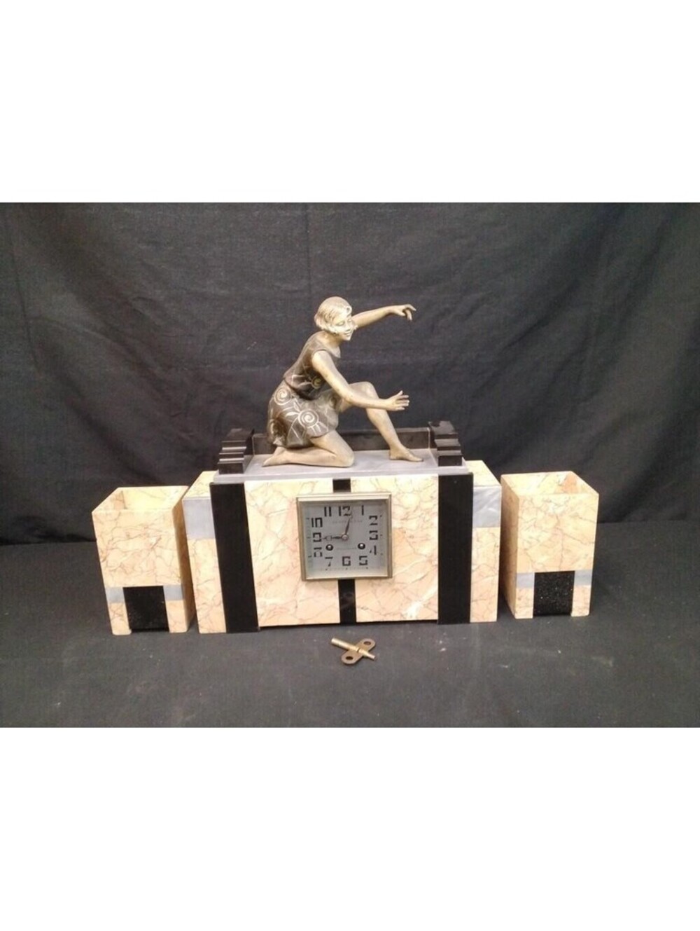 La Grande D’Or Toulouse Art Deco Marble Mantel Clock With Bronze Figure